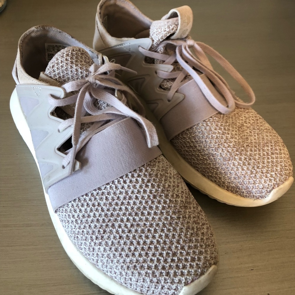 Adidas Size 6.5 (fits like a 7–7.5)